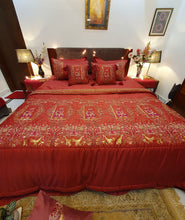 Load image into Gallery viewer, Maroon Glimmer Bridal Bedsheet set