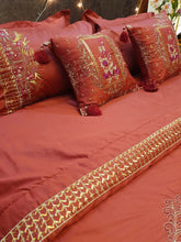 Load image into Gallery viewer, Maroon Glimmer Bridal Bedsheet set
