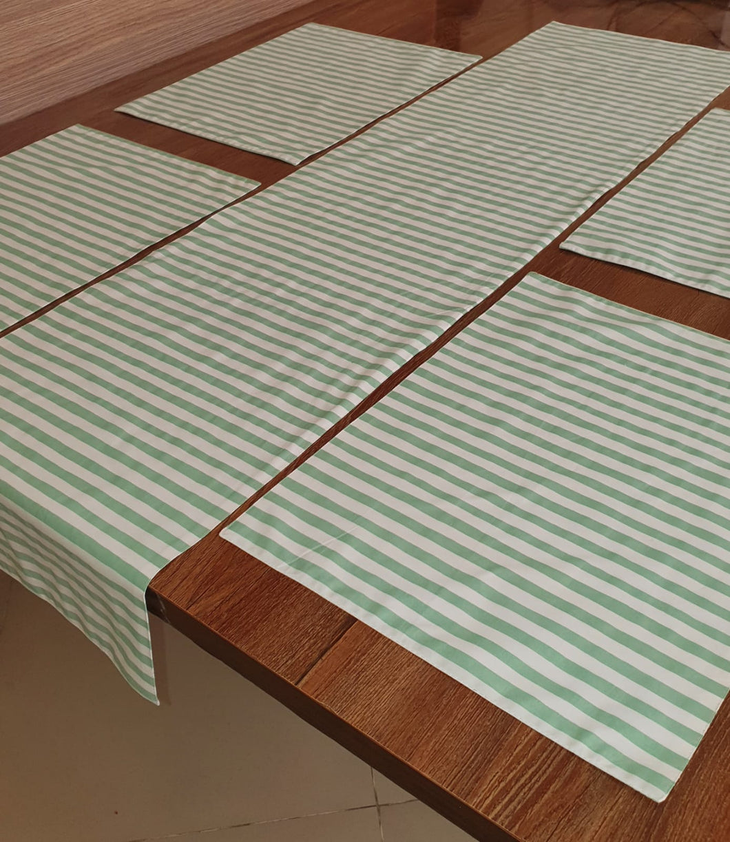 Green lines 6 places dining set